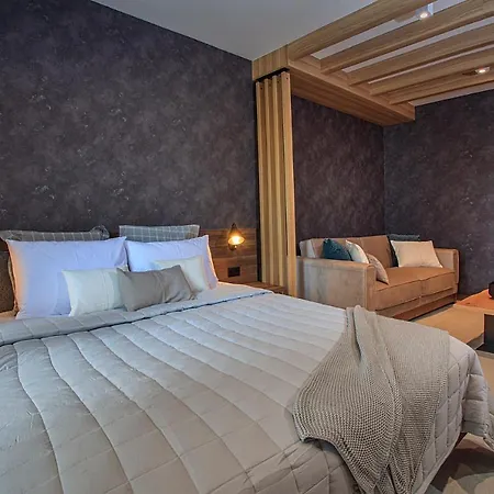 Woodside Apartment